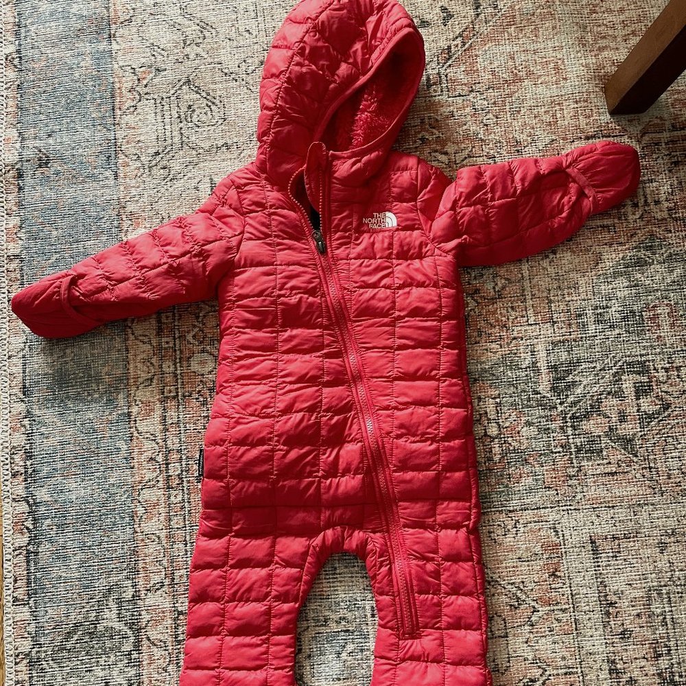 The North Face Infant Snow Suit 12-18 months